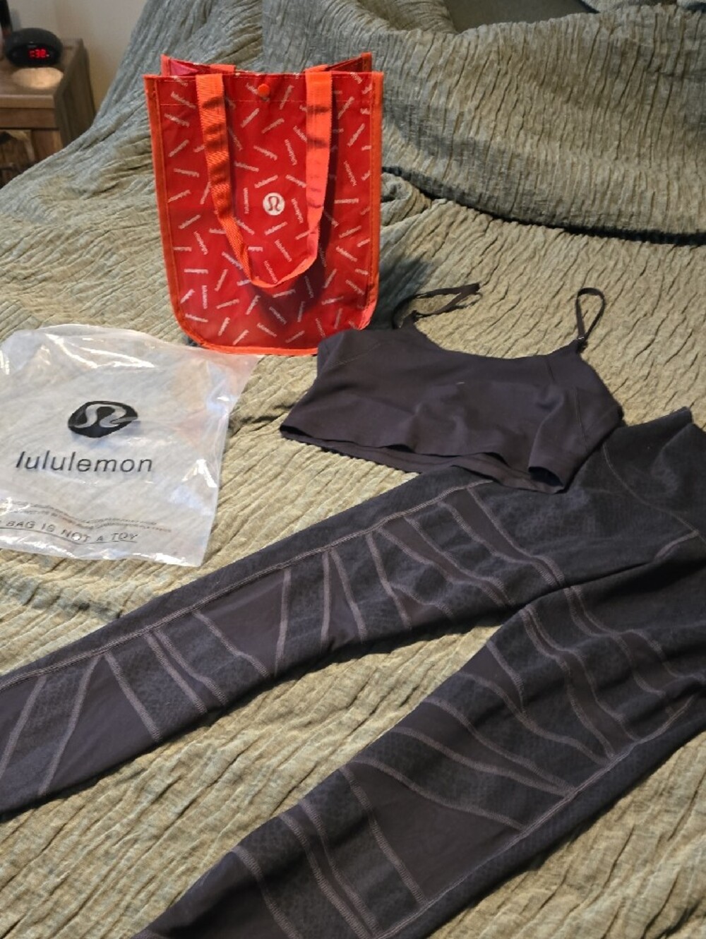 lululemon athletica black sports bra and leggings set New Size 8 Both